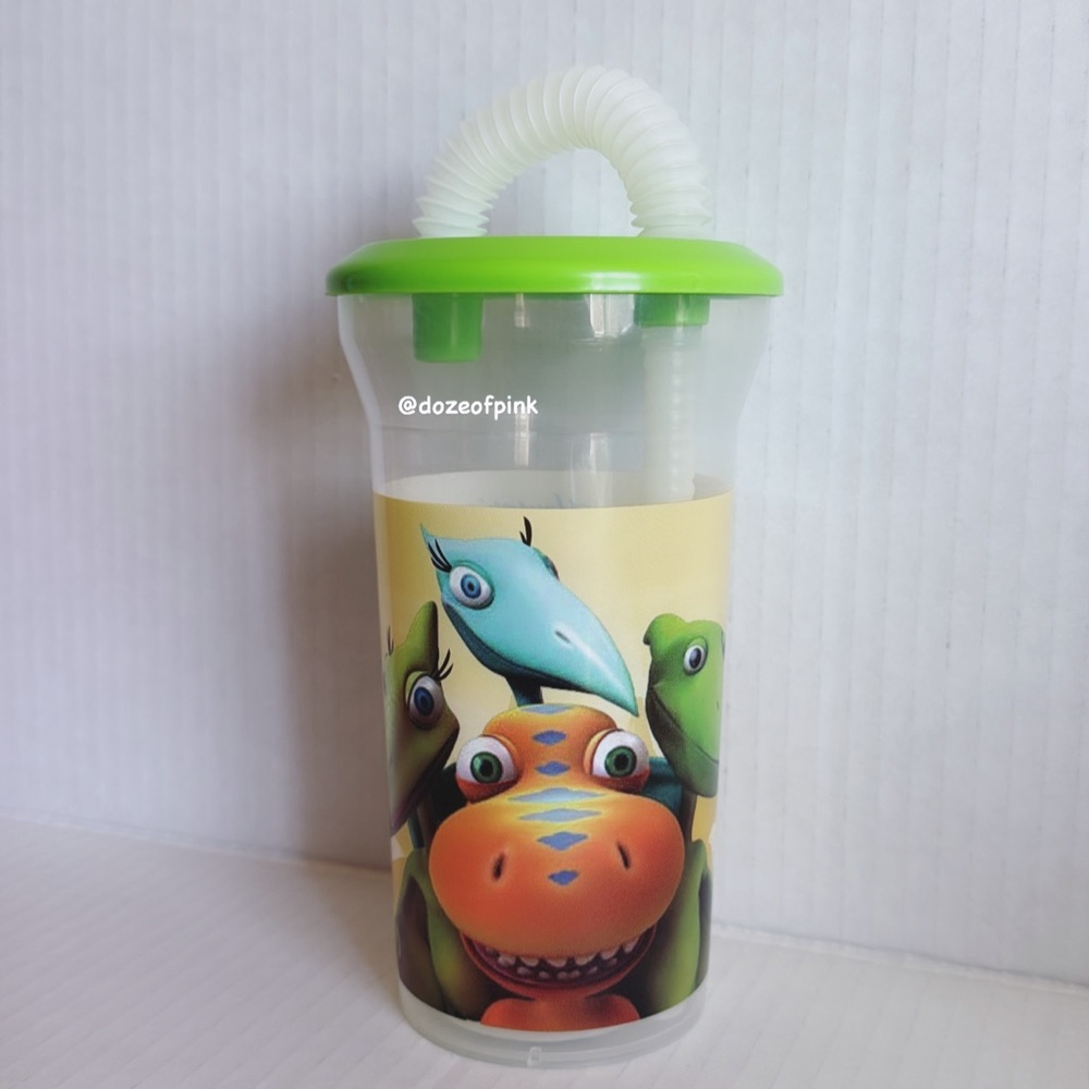 Dinosaur Train 15.5 Fl oz Tumbler with flex straw
⭐️ MAKE ME AN OFFER ⭐️